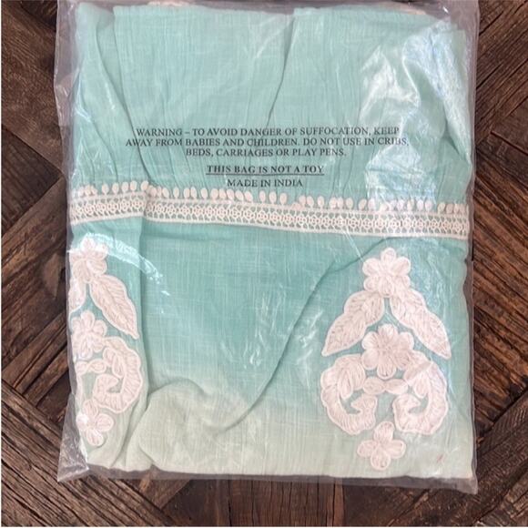 NWT Bindu Lola Off the Shoulder Dress – Sz M - Picture 4 of 4